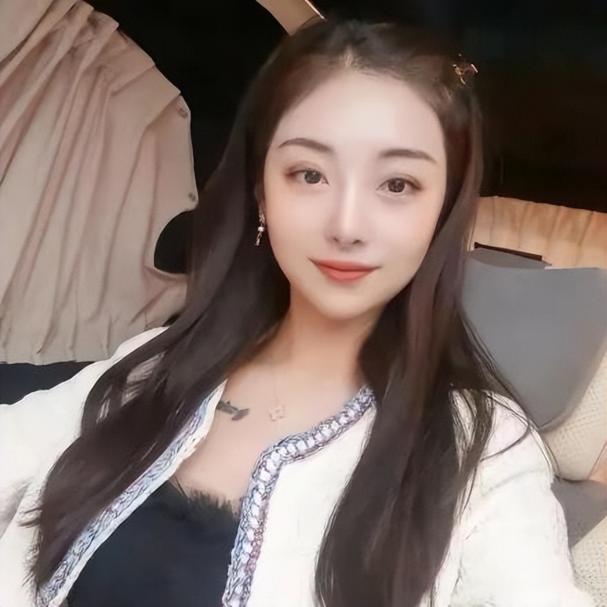 山东女孩李雪珂，24岁年入千万，未婚生混血三胞胎，称不需要男人