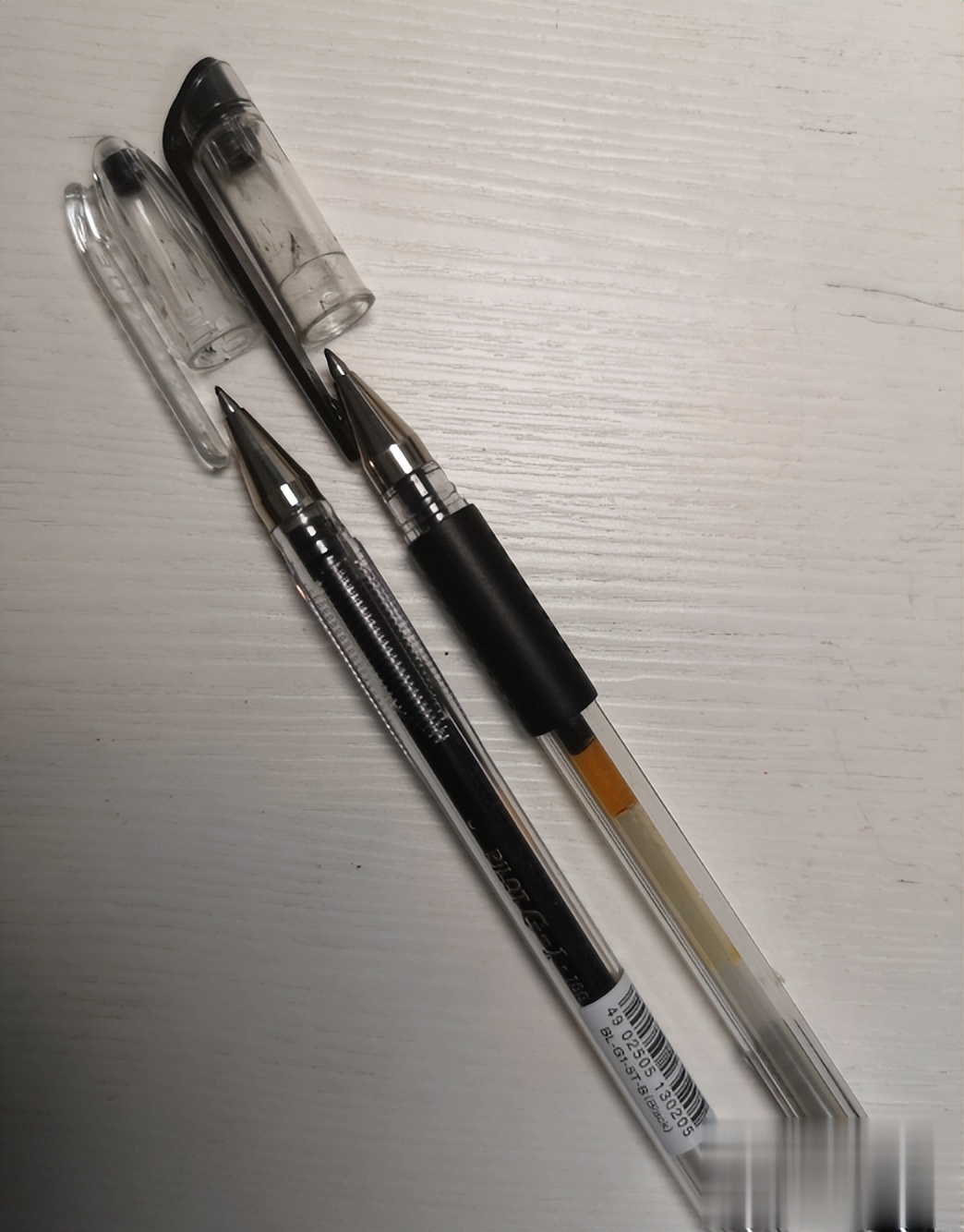 中性笔里隐藏的小秘密,为什么新买的中性笔漏墨