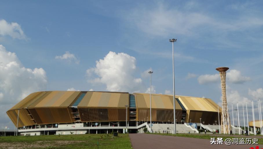 2018年非洲“先知”卖万能神药,用柠檬水兑汽油,一年狂捞1000万