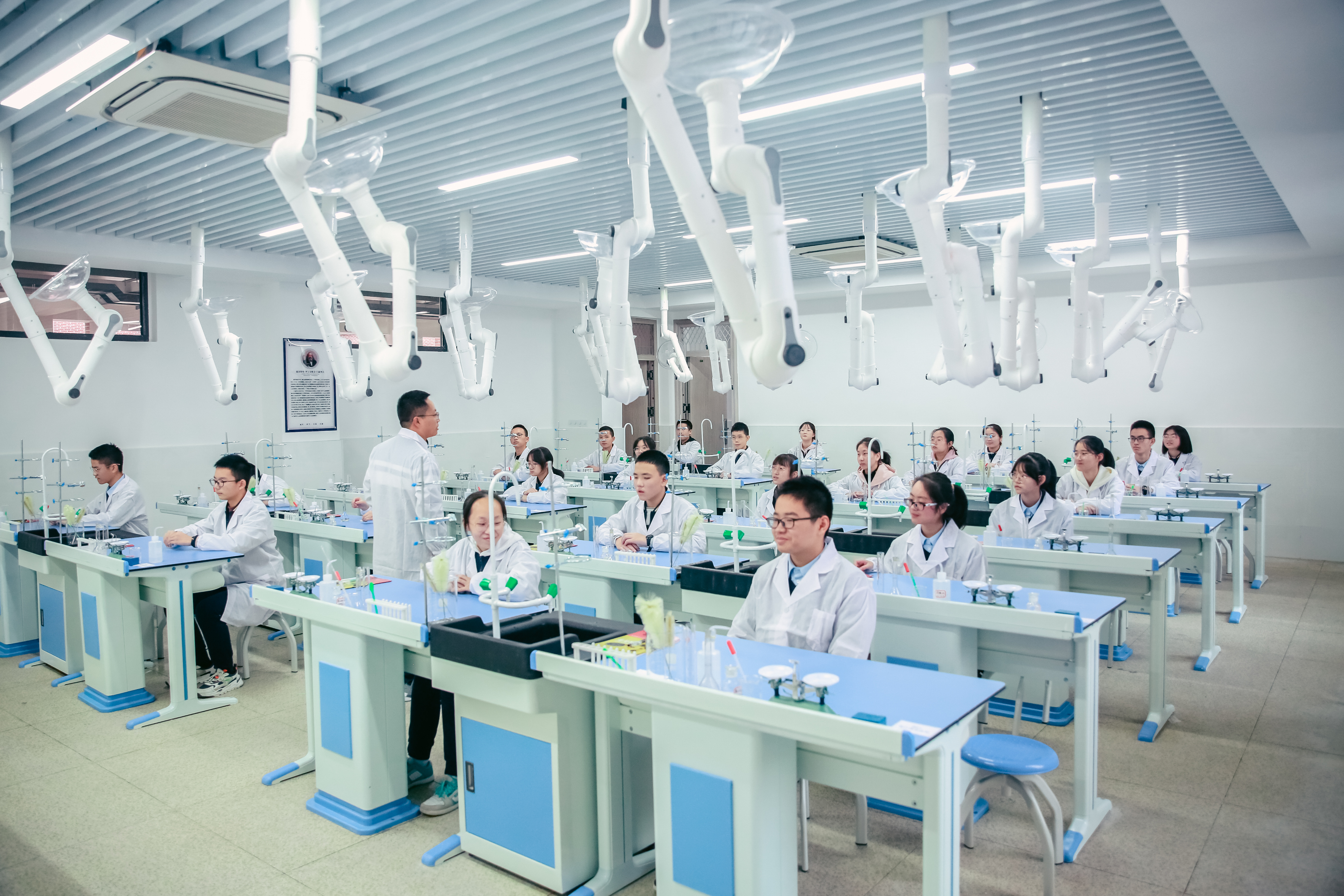 南充道鑫双语2024年招聘,南充高级中学教师最新招聘公告