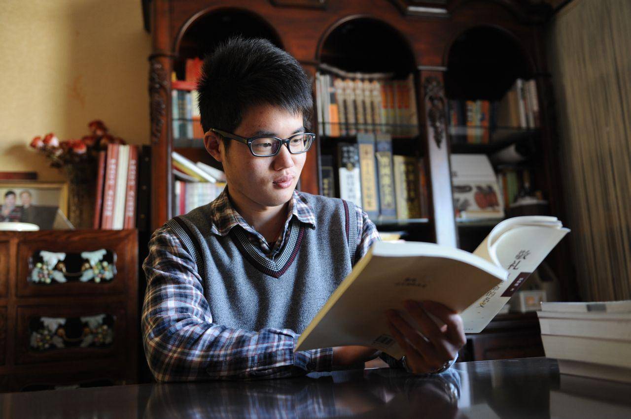 少年中国说张天一董明珠在哪一期,张天一霸蛮米粉创始人和董明珠