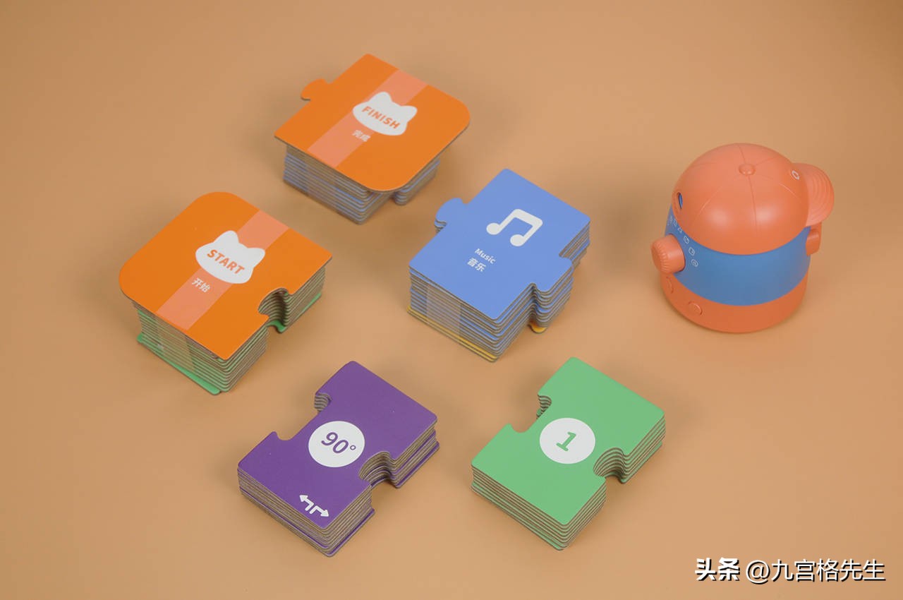 趣学伴思维训练机器人,儿童拼读编程机器人