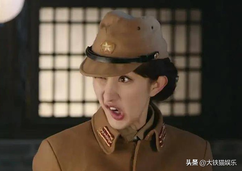 “荧幕女兵”的消亡史：蛇精脸、大浓妆，求你们别再*辱侮**战士了