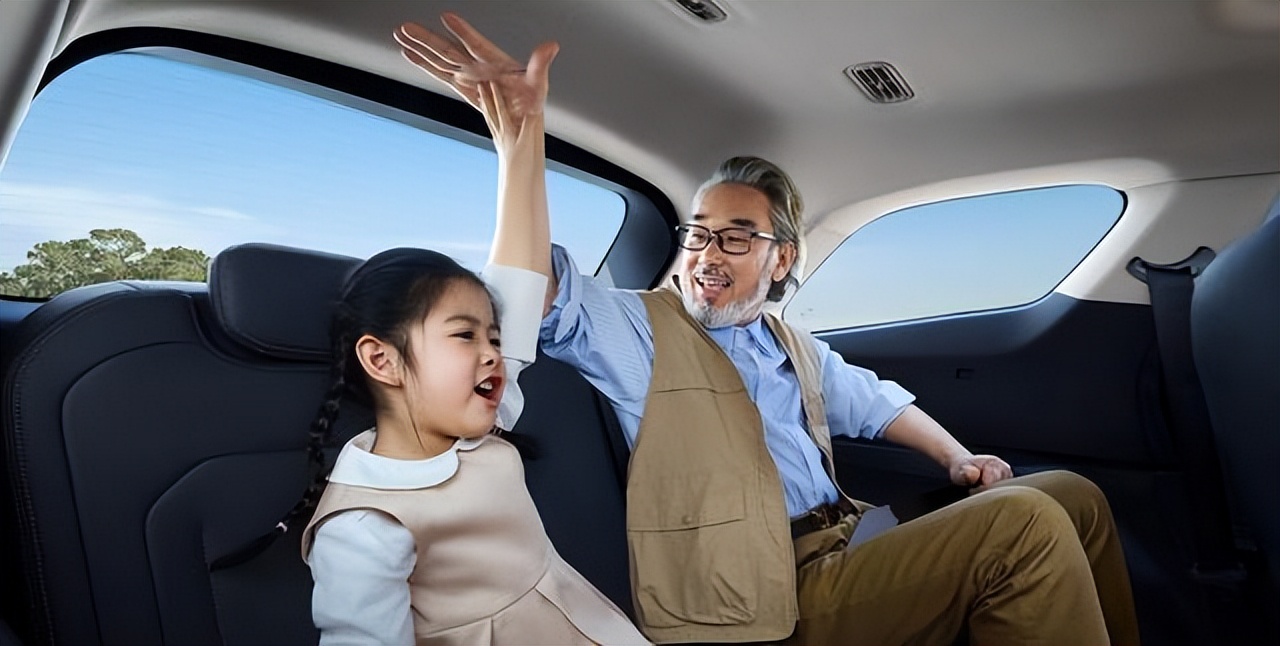 福特的车型动力性能强操控性好,福特新世代短轴中顶6座油耗多少