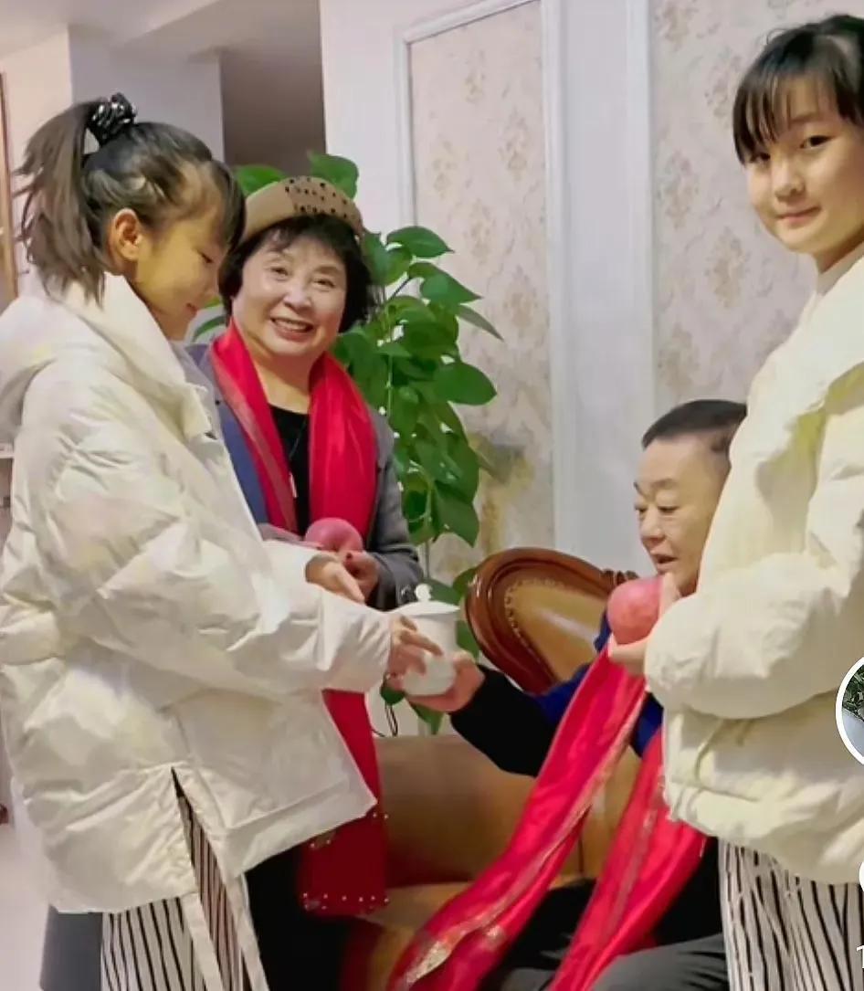 生双胞胎女儿被人嫌弃生不出儿子,生两个女儿被人嘲笑怎么办