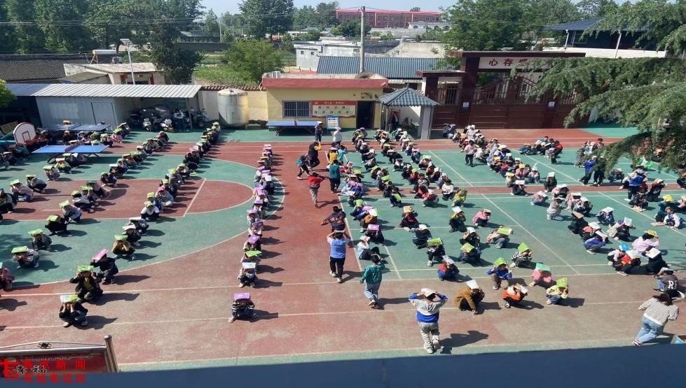 防震演练老峰镇中心小学,英山温泉小学防灾减灾疏散演练