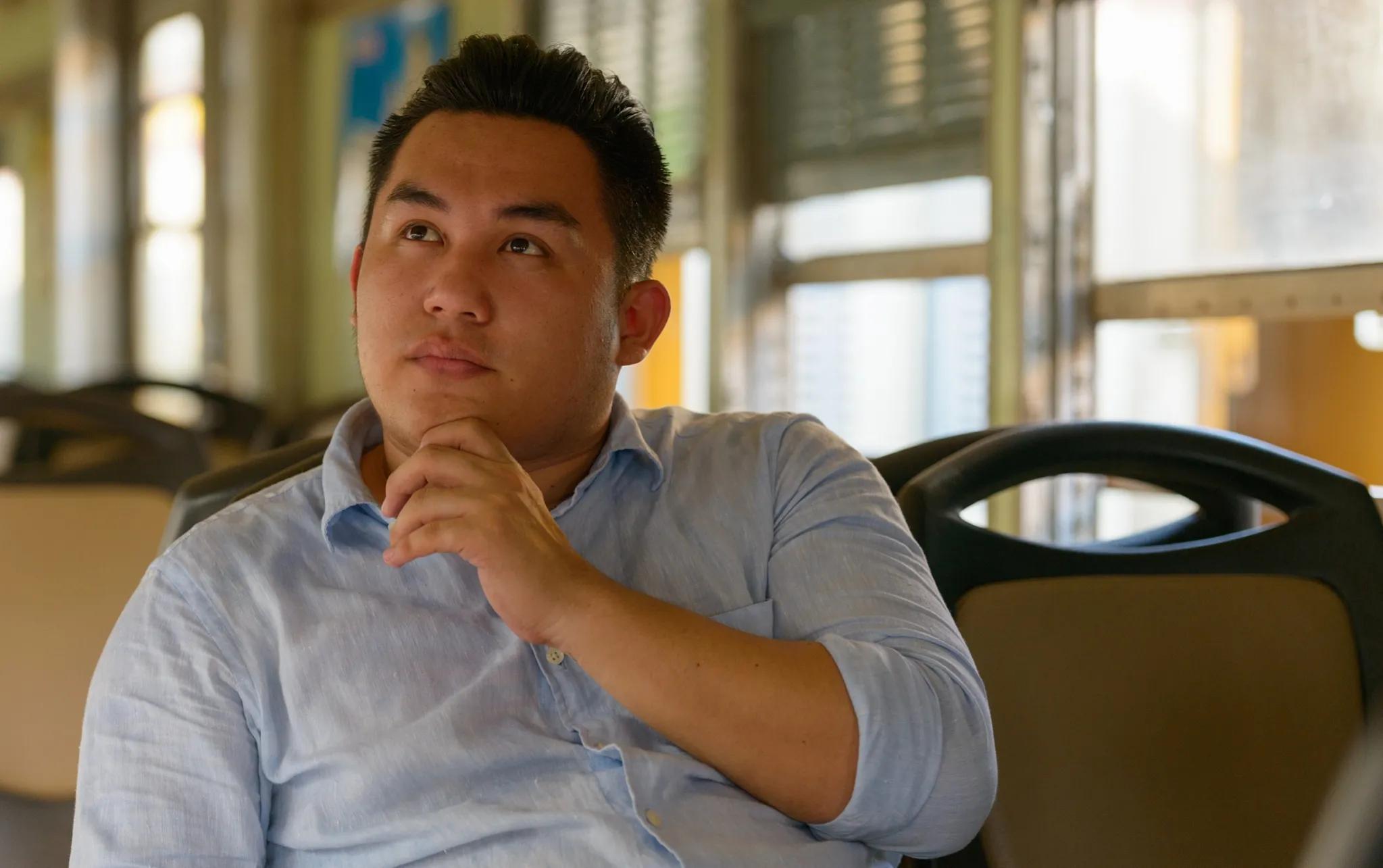 我帮女邻居联系一桩生意，她给了我50万，我用50万炒股赚了340万