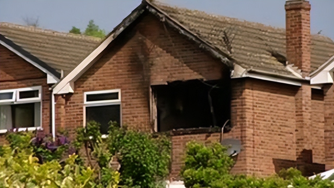 12岁男孩偷母亲衣服,初中生偷藏母亲衣服