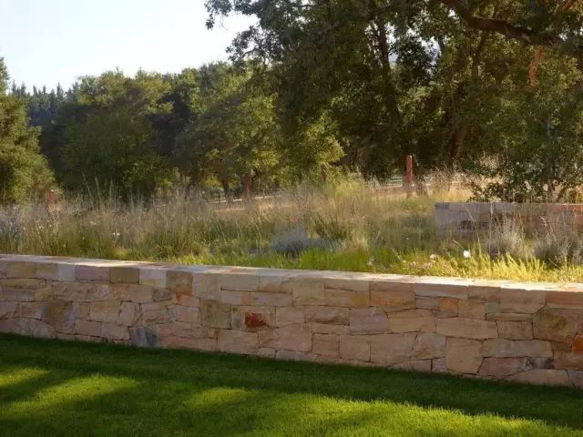 大山里捡回来的石头,大山里的石头块