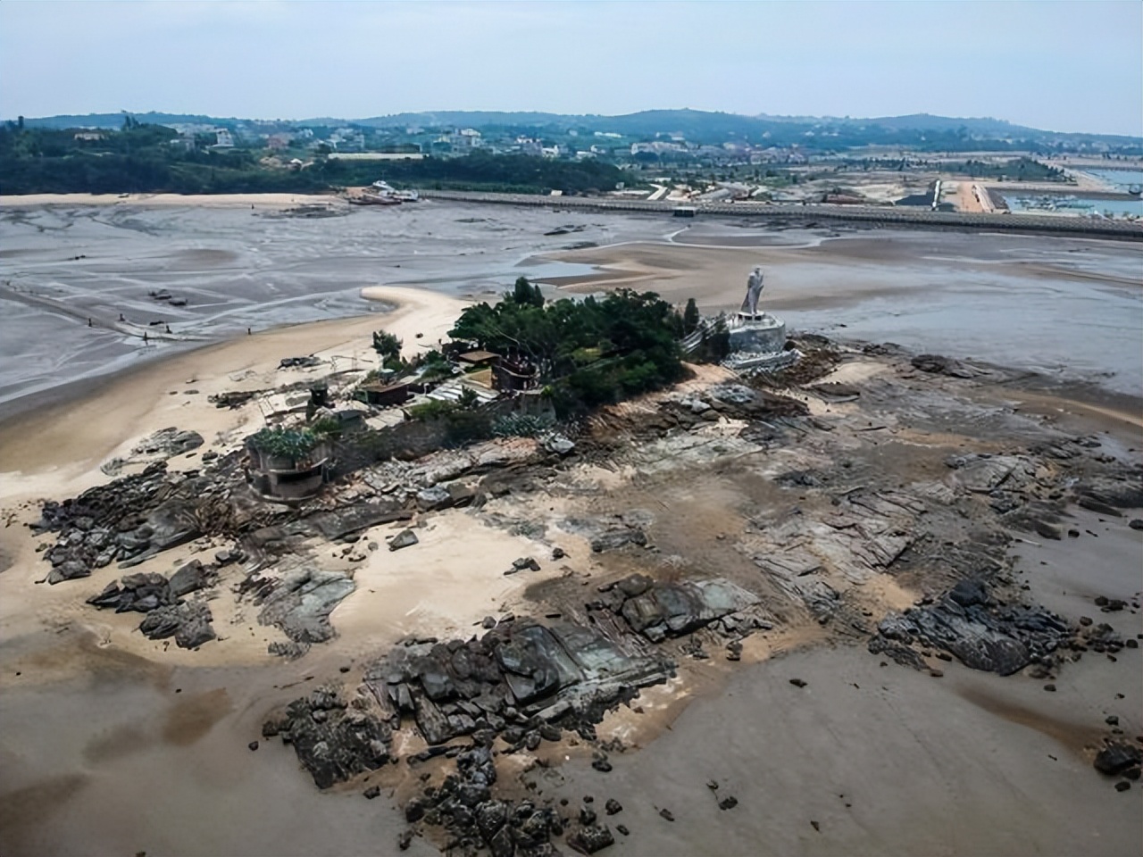 金门岛和厦门距离有多远,与金门岛隔海相望的地方