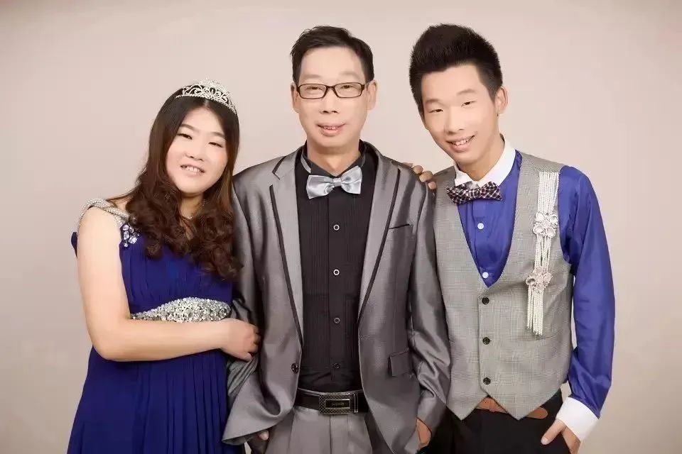 致三十周岁的宝贝儿子李淑华（江苏）《浪子情怀》诗歌集