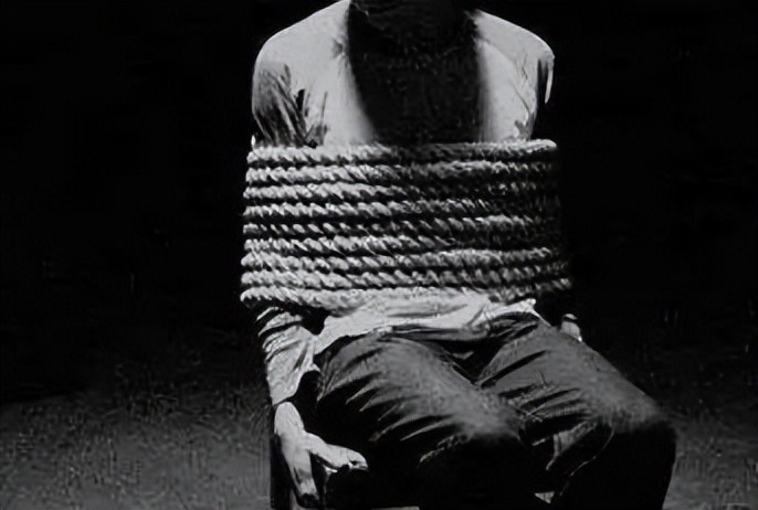 香港富婆60岁扎双马尾，只为等被绑丈夫，死后800亿遗产无人继承