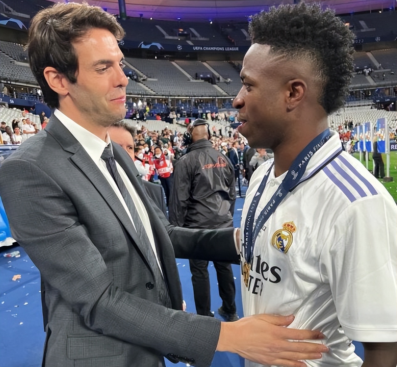 卡卡在皇马表现如何,卡卡颜值巅峰照片皇马