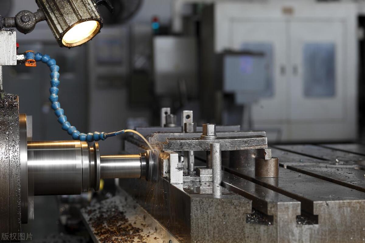 因为疫情影响被裁员，为了生存选择开起眼镜店，1年就赚了50万