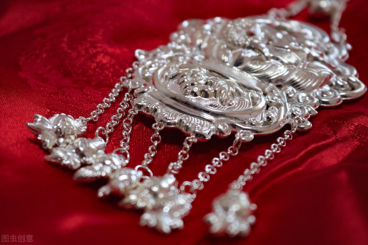 结婚必买家具清单,结婚一般买什么首饰