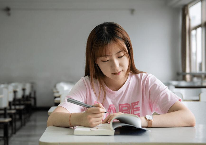 “要不你饿着吧！”高校开设特价菜窗口惹争议，贫困生却破防了