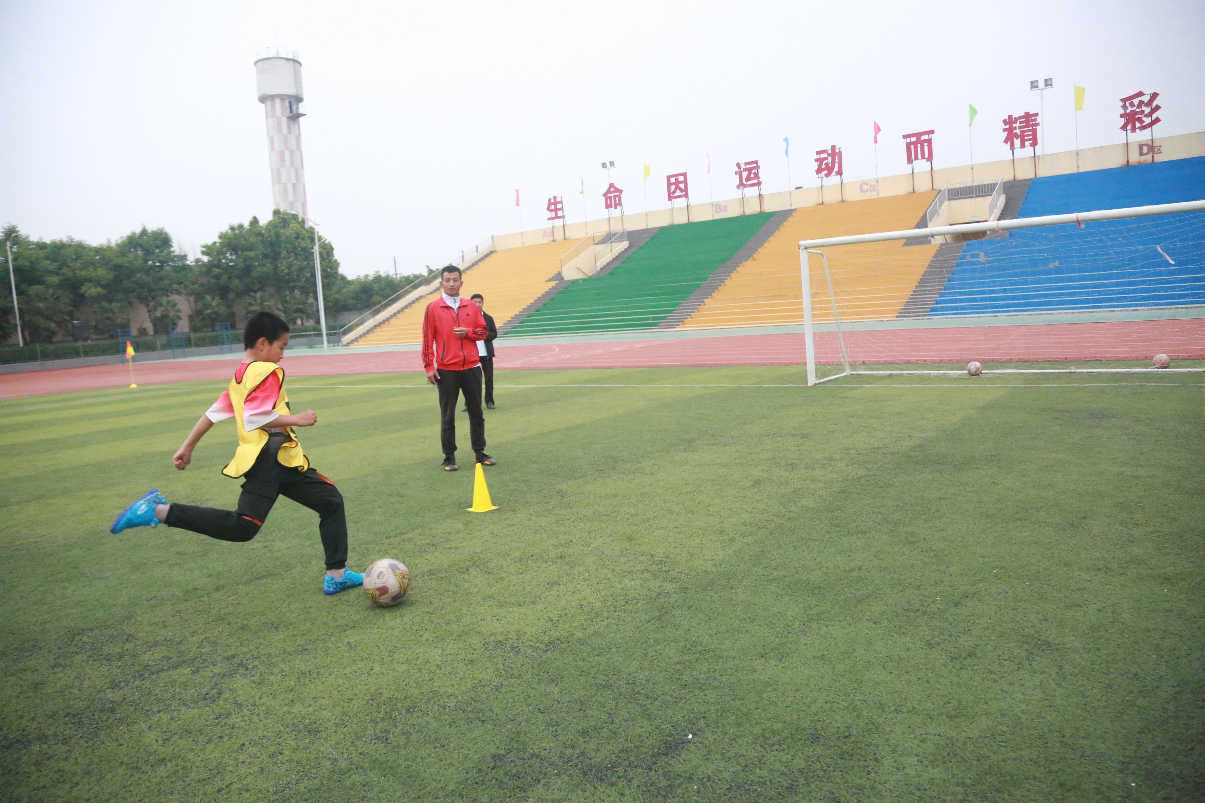 西咸新区第五届中小学足球联赛,西咸新区黄冈泾河学校足球比赛