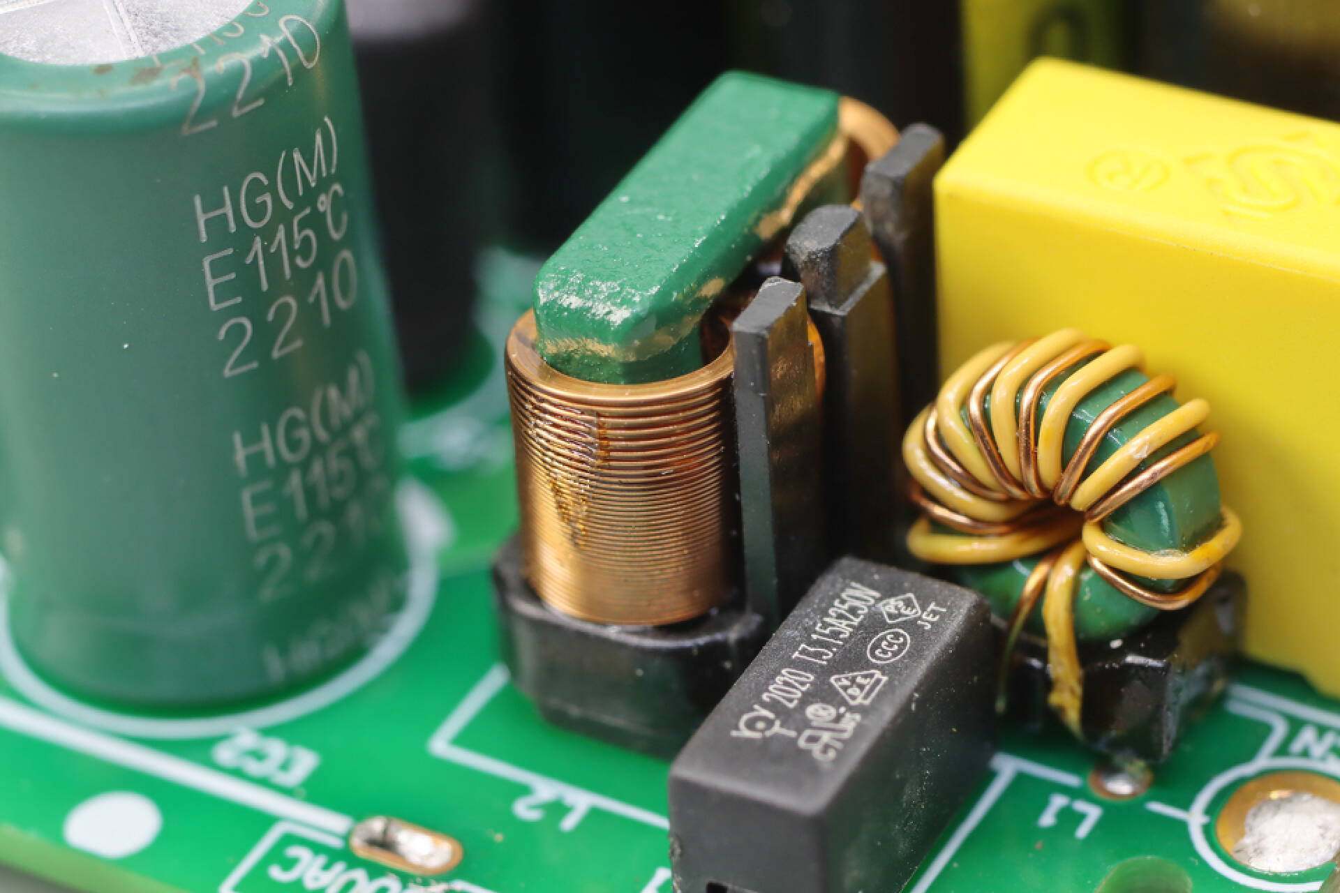 公牛新款67w快充插座拆解,公牛防过充保护插座拆解