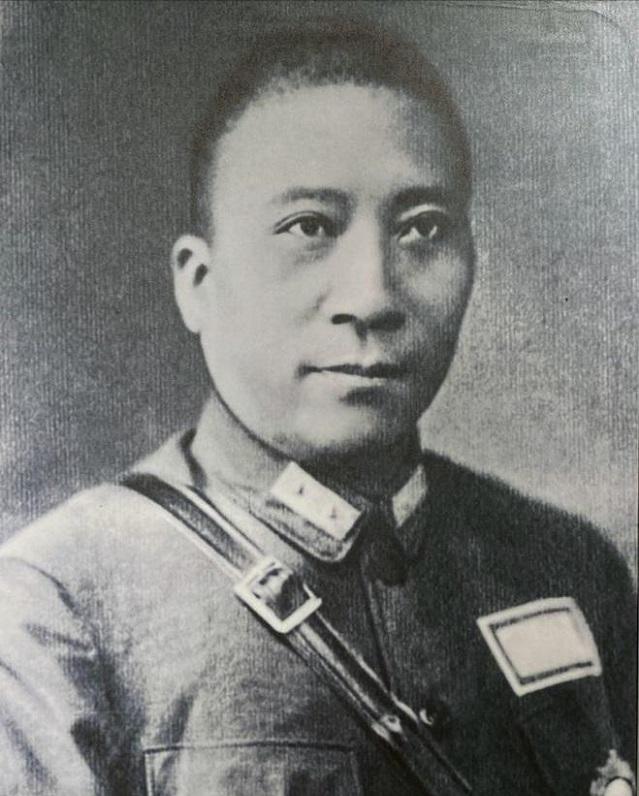 1949年，杨虎城死后3个月发现遗体，长子杨拯民扶柩，安葬在西安