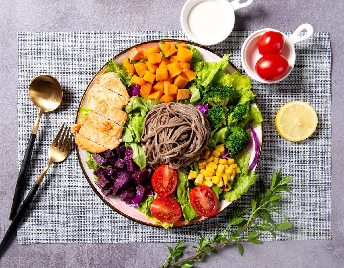 睡眠减肥的小技巧,晚上减肥餐健康