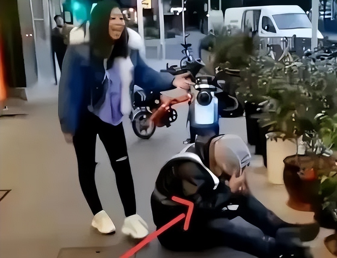 上海女子被老公暴打后续后下跪,上海女士老公打人后续