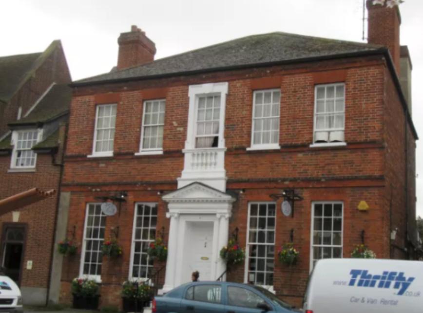 继承人继承遗产后出国被家人起诉,继承岳母上亿遗产法院判决