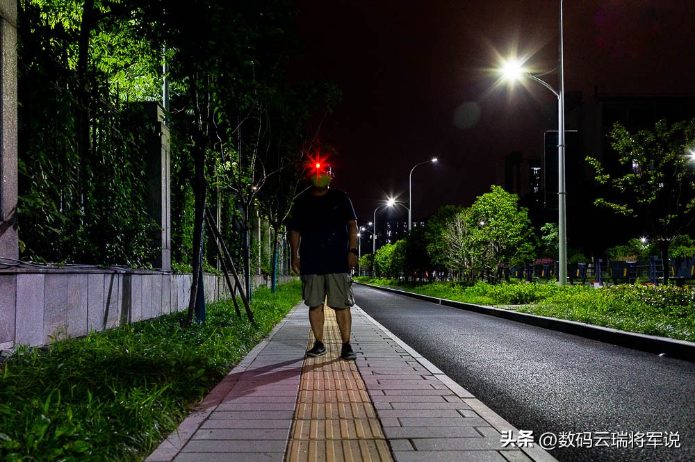 夜晚骑行照明好选择多功能L型迷你可充电头灯CYANSKYHS3R