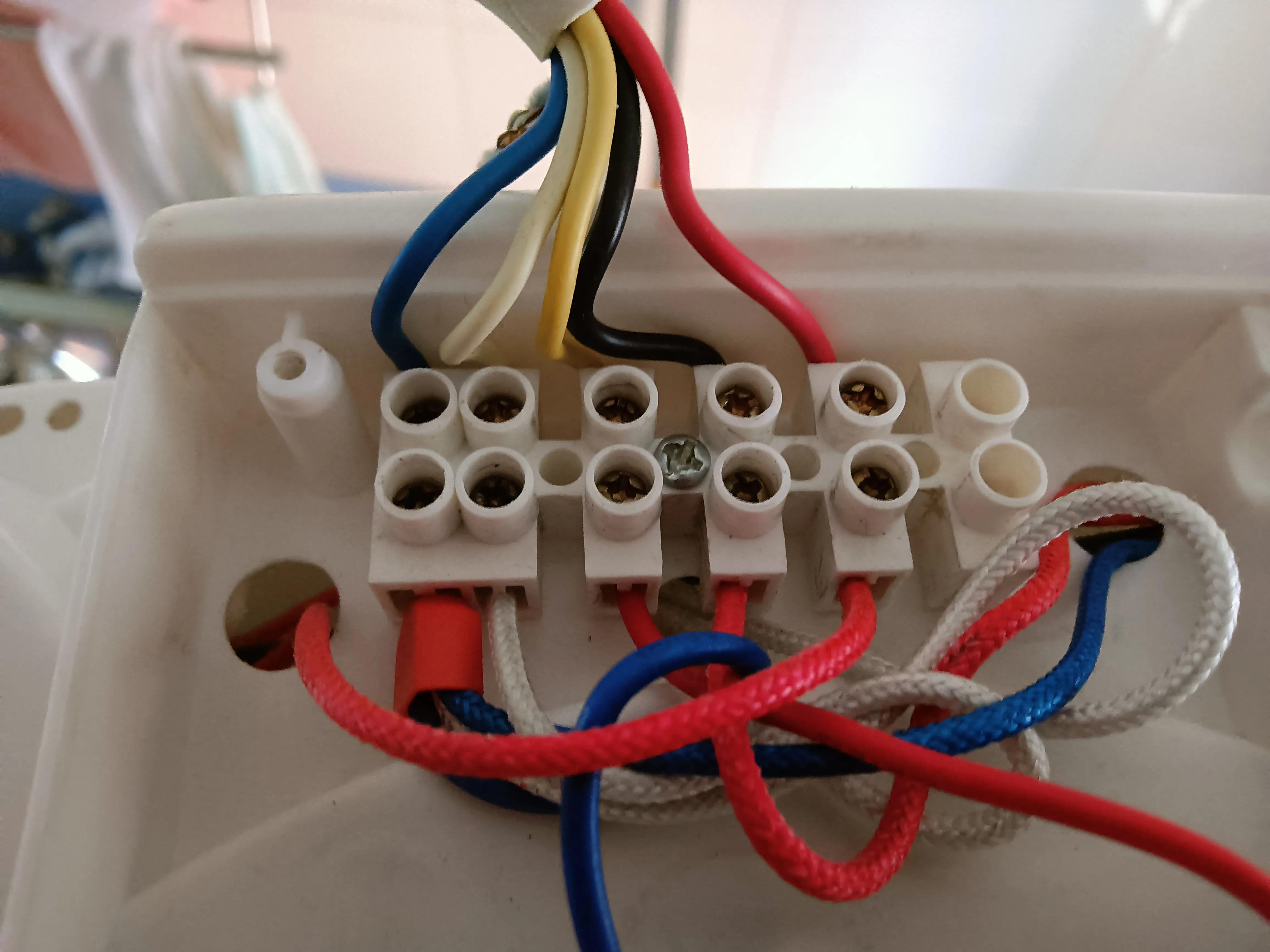 浴室浴霸照明灯坏了找电工更换吗,浴霸不是专业电工能接好吗