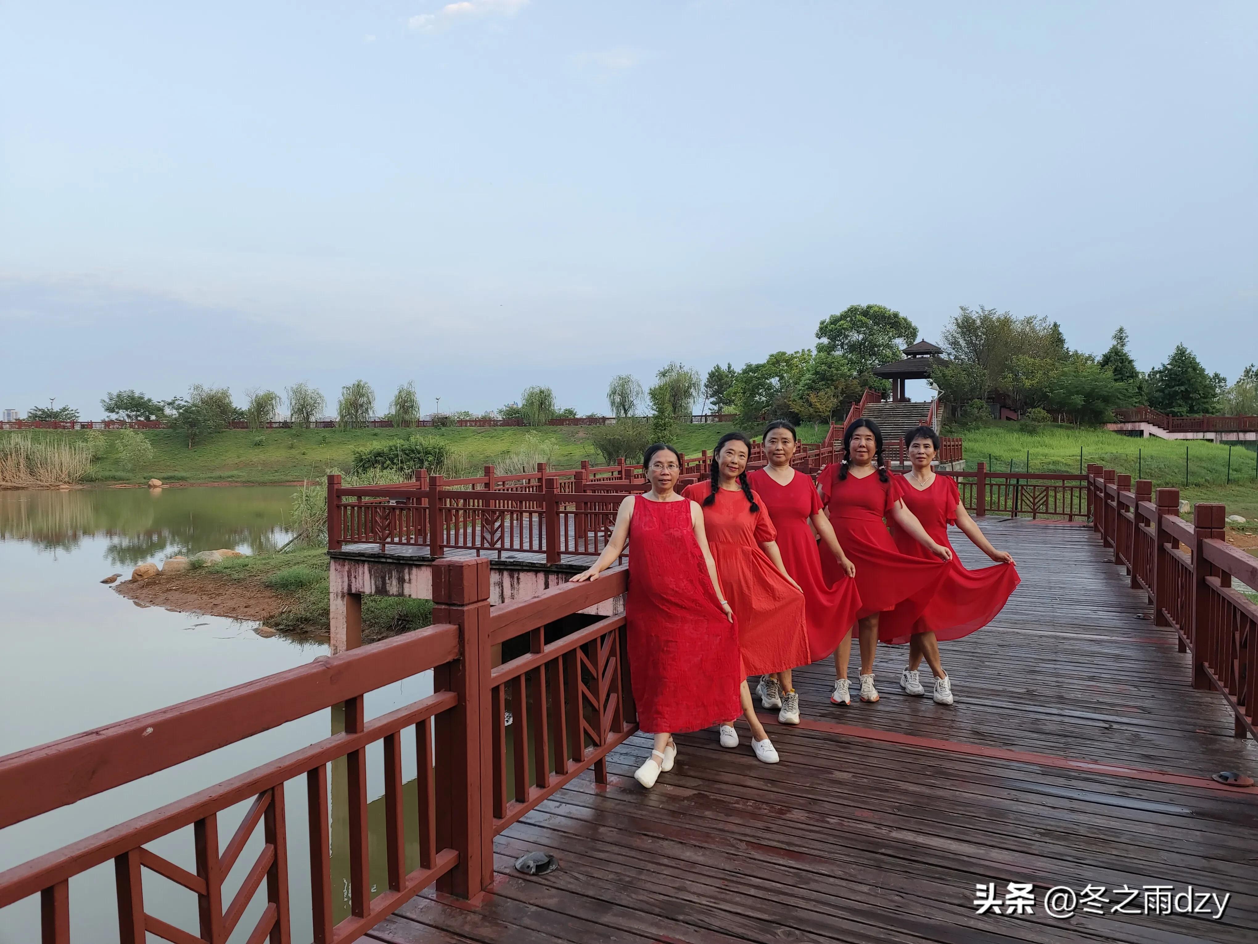 南昌舰主题园凤凰洲湿地公园,凤凰洲建军广场