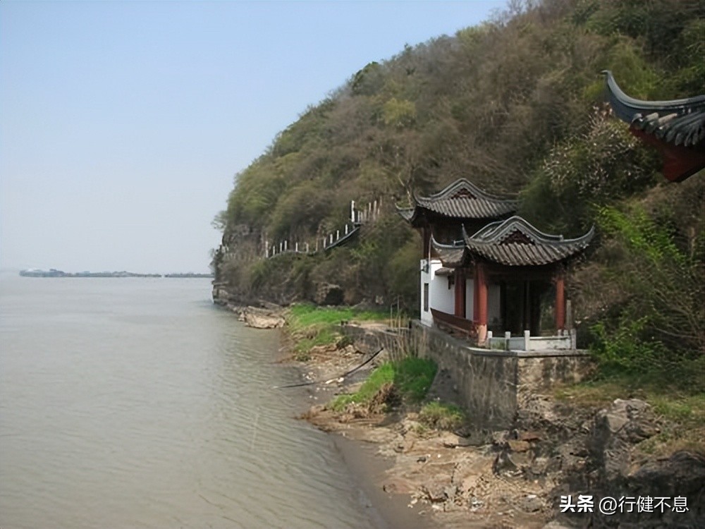 解析人生如梦一樽还酹江月,念奴娇赤壁怀古朗诵一樽还酹江月