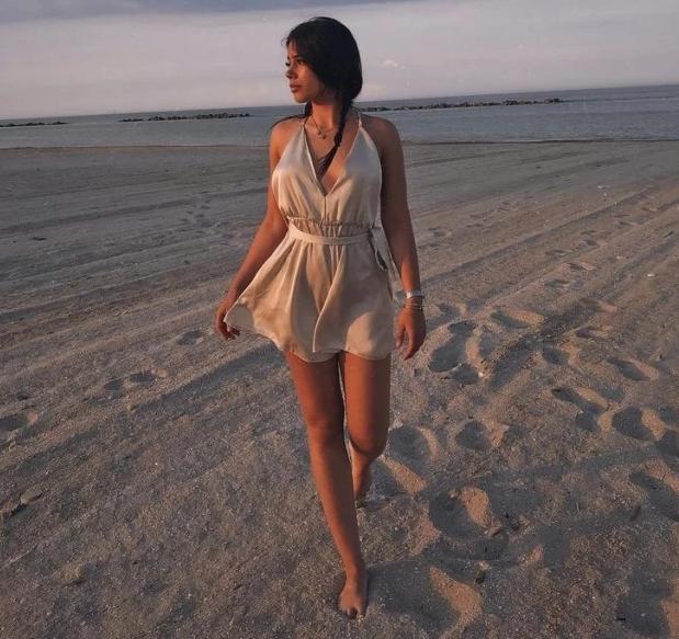 巴神和女友海滩与球迷合影,巴神个人资料