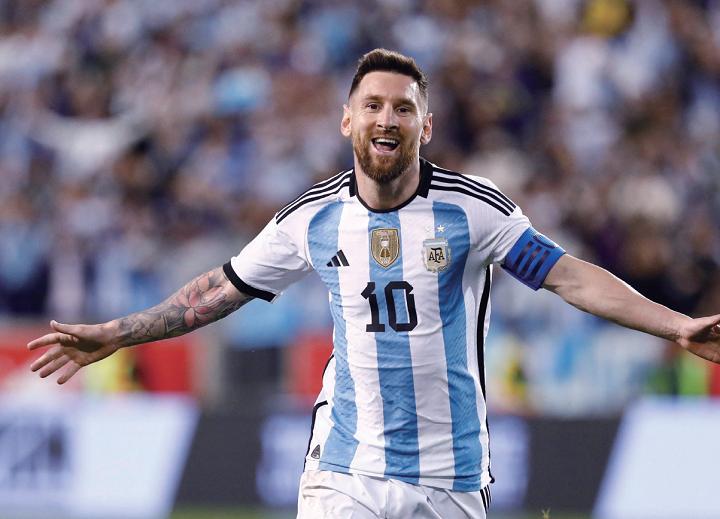 梅西从小矮子到巨人,从侏儒到世界球王催泪纪录片