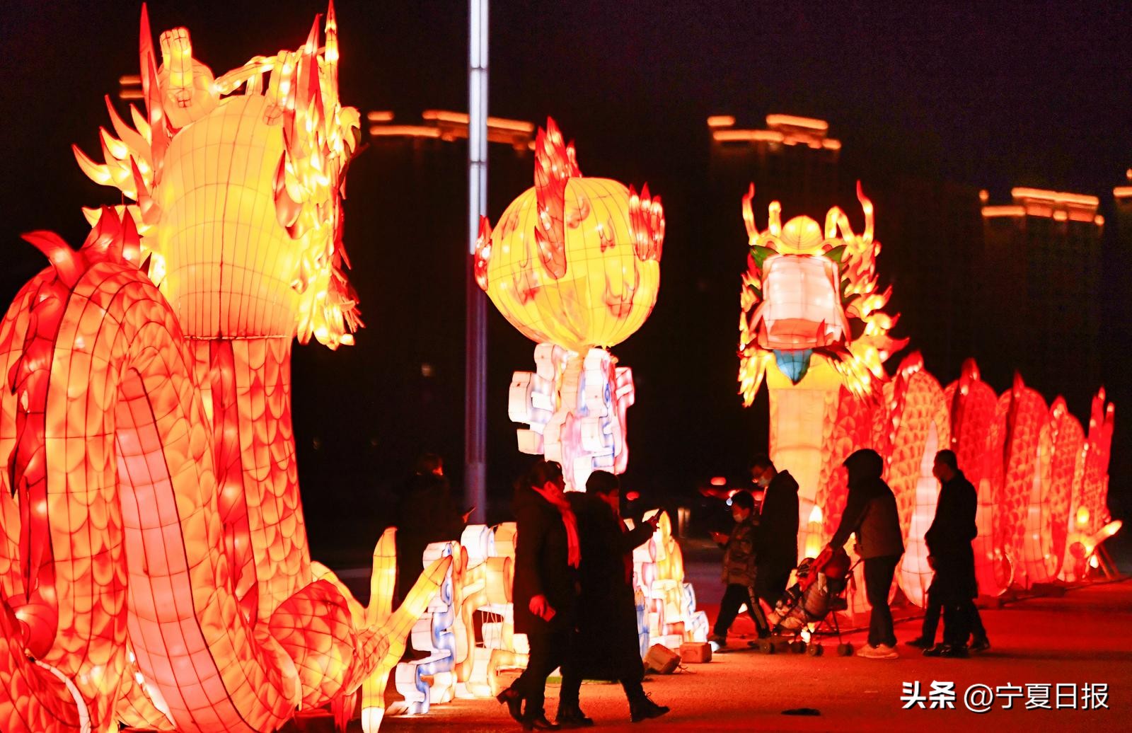 创意花灯照新年,花灯绚丽璀璨流光溢彩让人醉