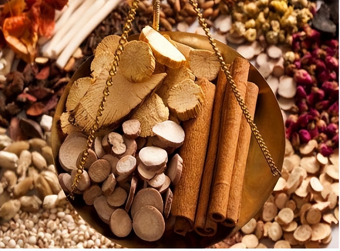 改善糖尿病微血管病变，减少尿蛋白保护肾功能，推荐3个中成药