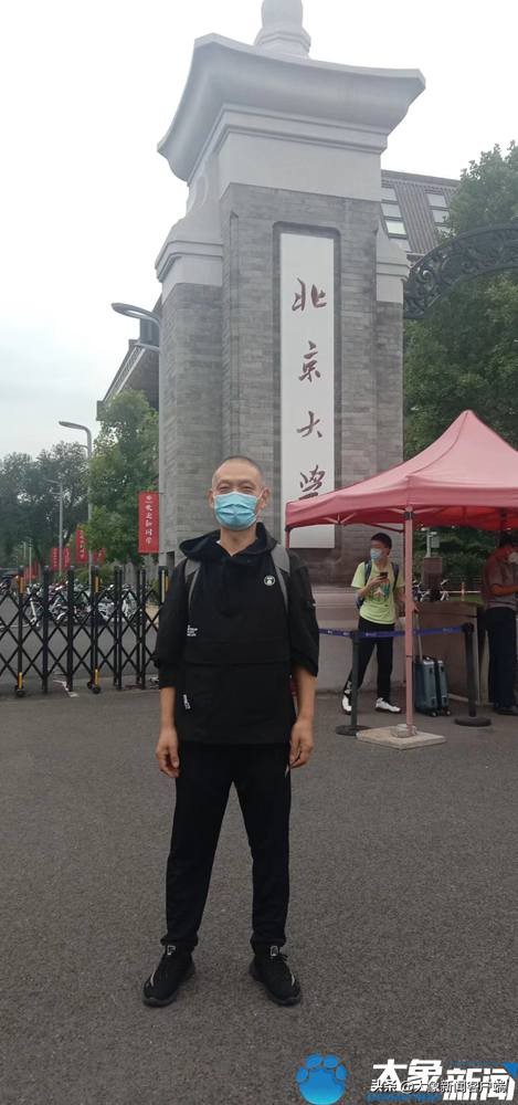 象·面孔|“送儿子上北大”的河南鸡蛋灌饼店主:希望四年以后再到北大走一走