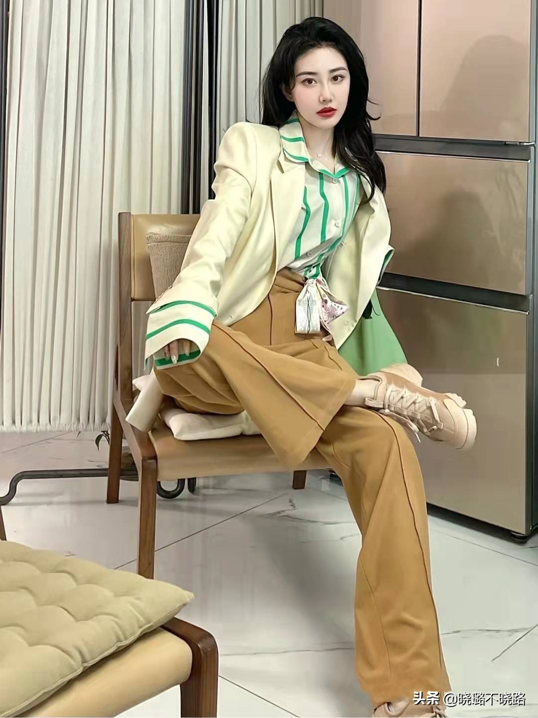 阔腿裤和直筒裤哪个比较显瘦,阔腿裤和直筒裤哪一种更显高显瘦