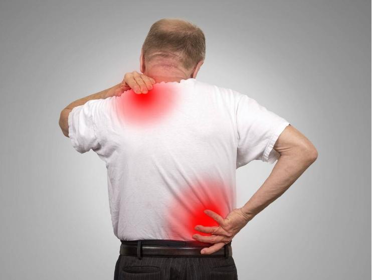 医生教肩膀酸疼缓解的简单动作,肩背痛按摩最好的方法