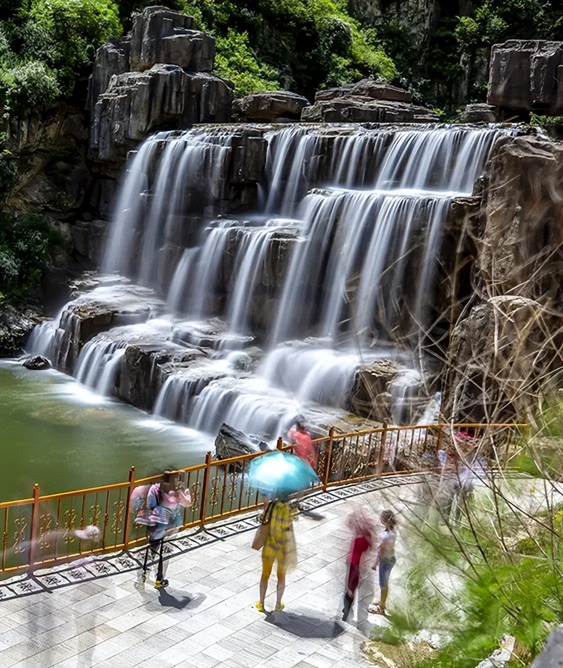 夏天去看黄果树瀑布,夏天去瀑布旅游热吗天气冷