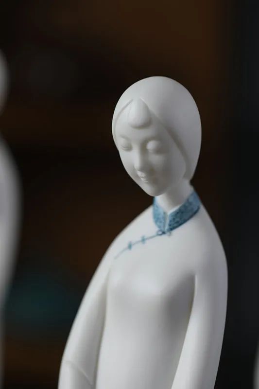 “最美中国白”拍出1633万天价，背后的神秘男人火了