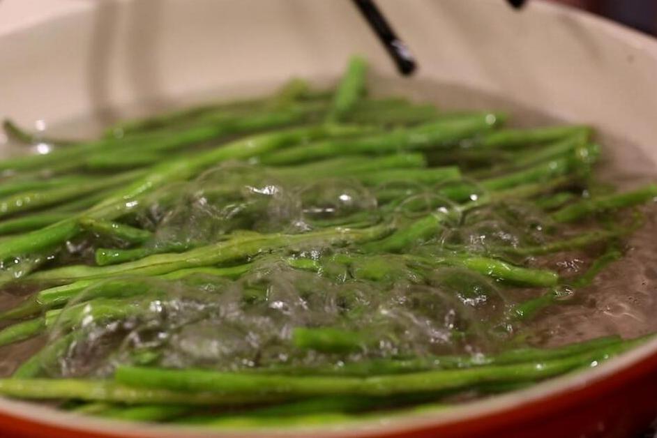 保存豆角需先煮几分钟,怎么保存豆角放冰箱不长锈斑