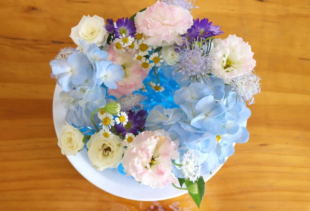 她是3个孩子的妈妈英语翻译,她是三个孩子的妈妈