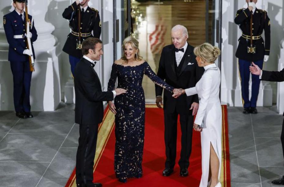 布丽吉特惊艳的连衣裙,布丽吉特的西服