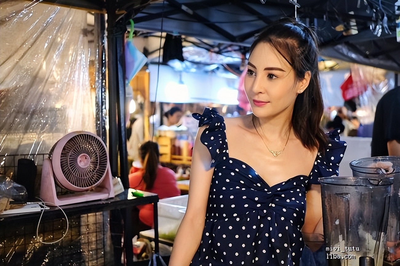 泰国曼谷水果西施在哪个夜市,泰国曼谷夜市的两位美女水果西施