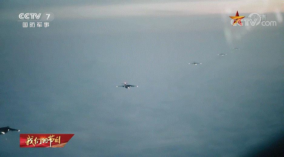 运20多机编队,运20首次空降训练