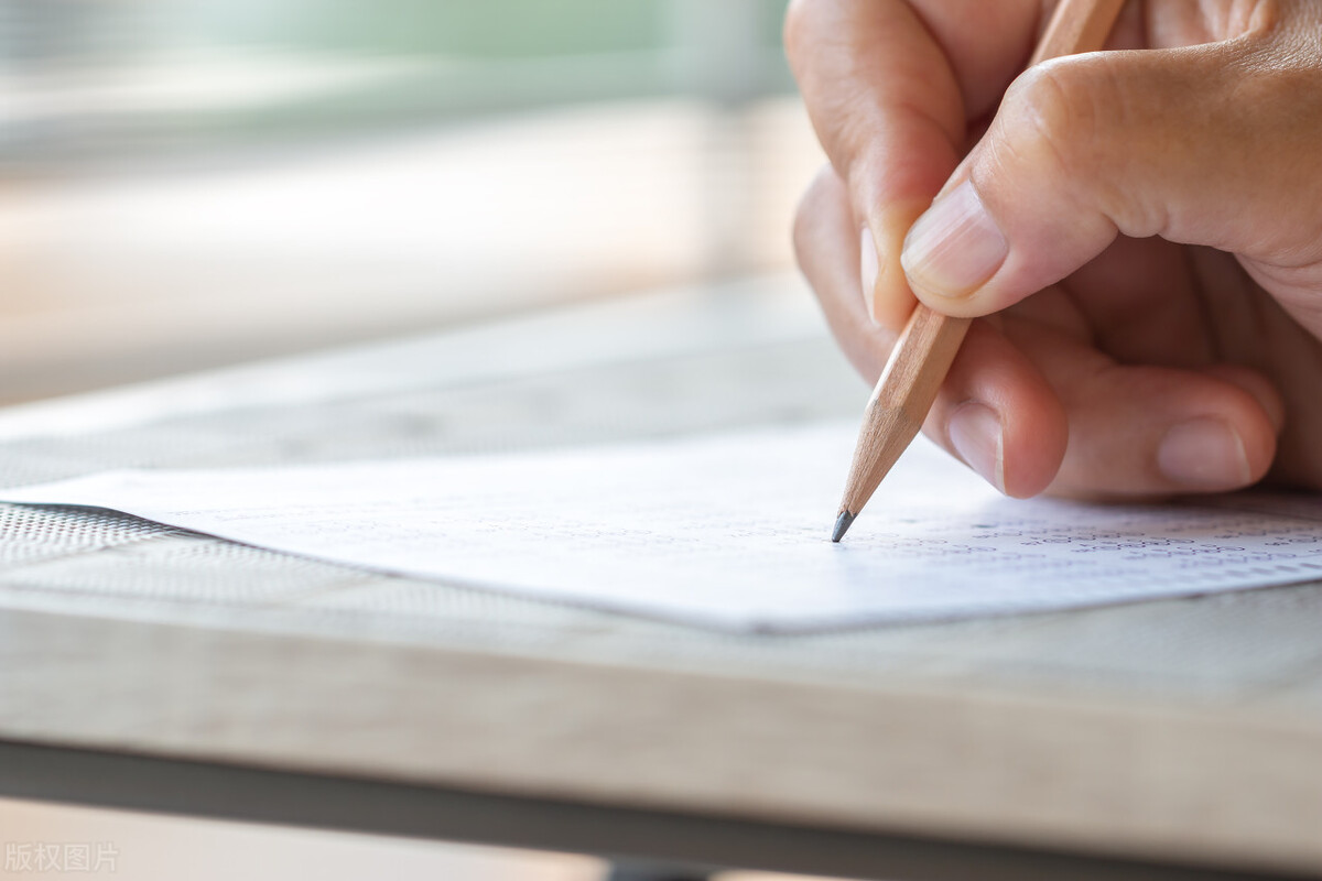 初一暑假到初二怎样快速提高成绩,初二政治怎么学才能提高成绩