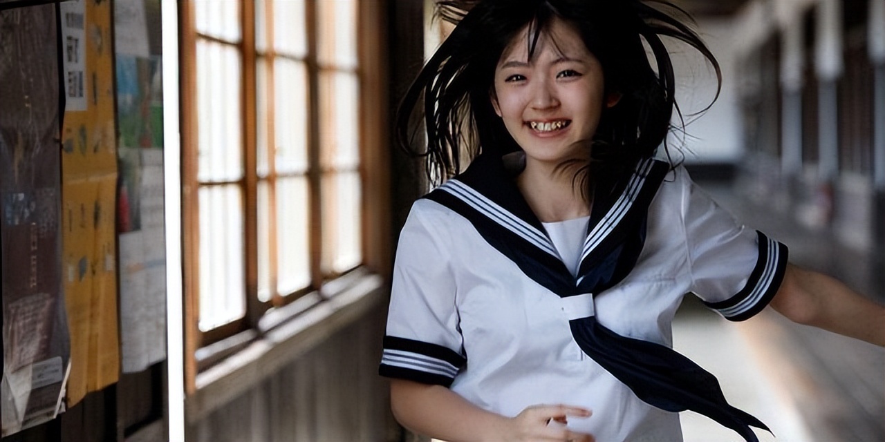 女生来例假时，突然流出的一股血块，是身上的肉吗？看完涨知识了