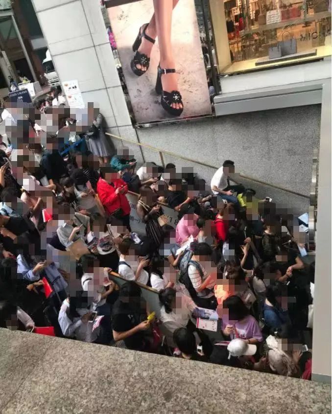 暴亏13亿，惨变空城！爆火20年的香港巨头，被内地游客抛弃了