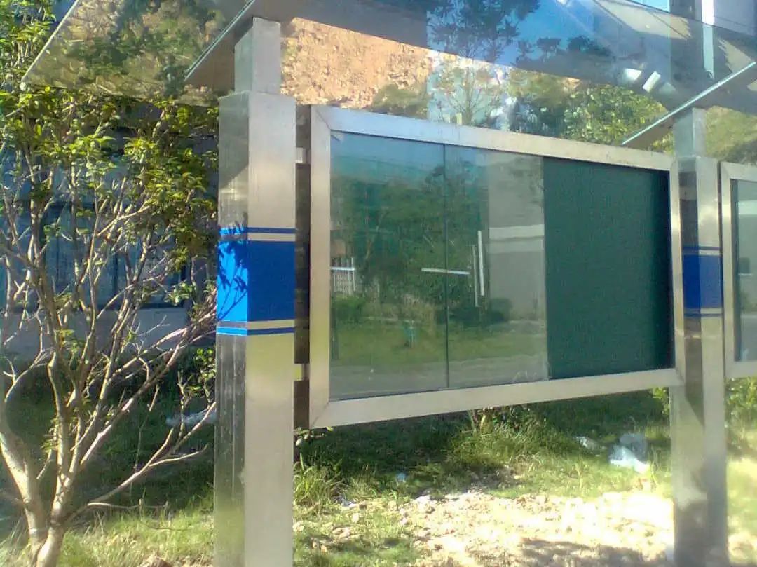 学校不锈钢宣传栏工艺报价明细,定制宣传栏制作