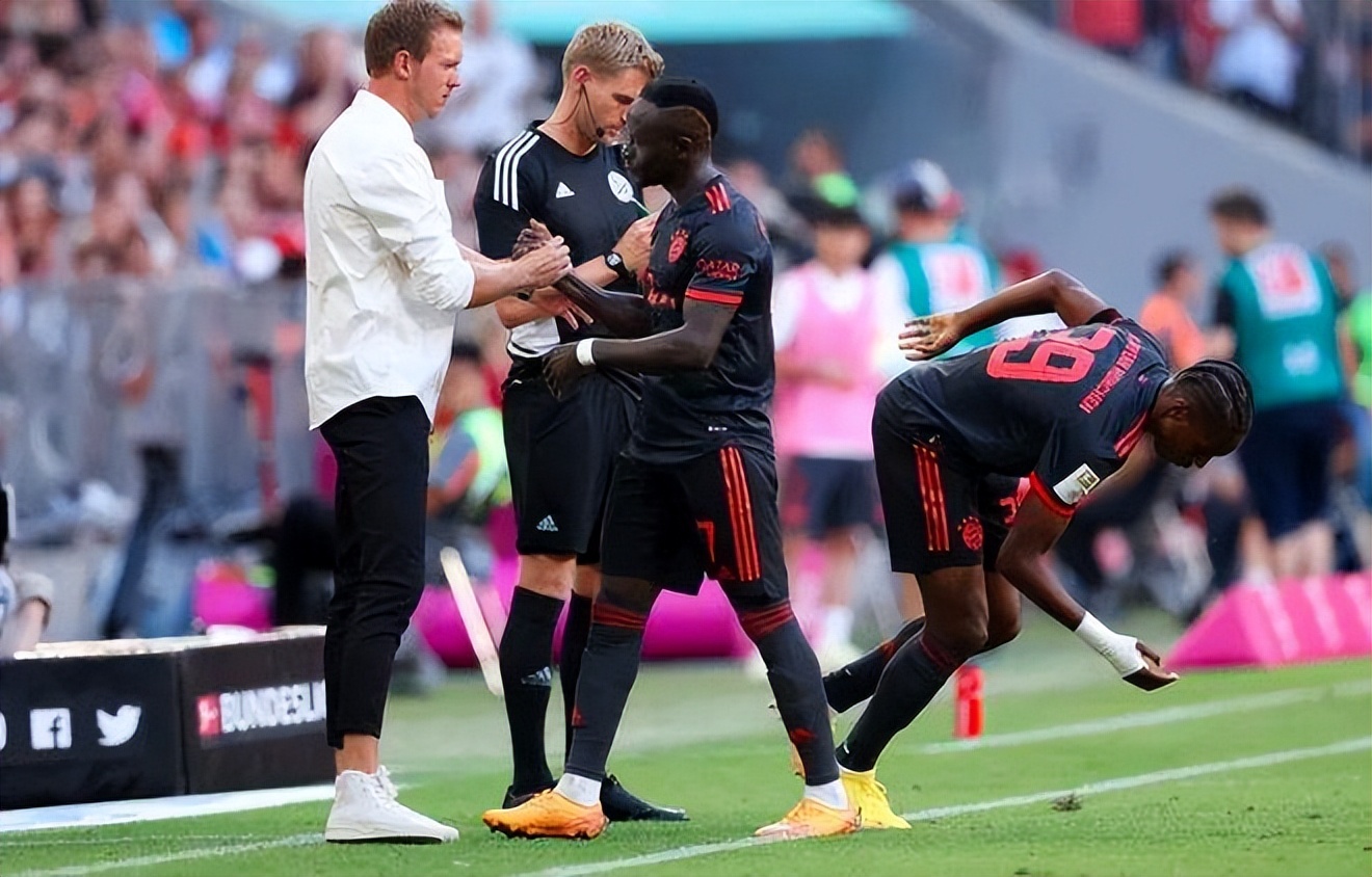 巴萨加油现场原声,巴萨2:8拜仁在诺坎普