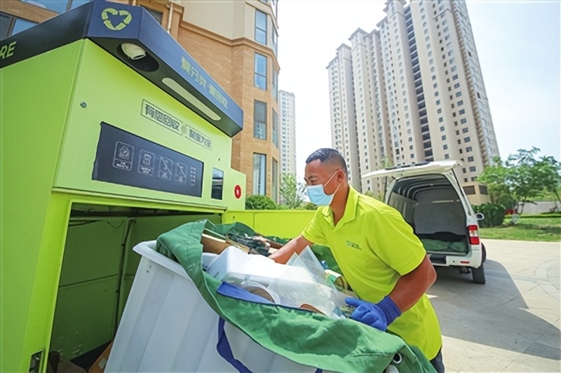 手机一扫“变废为宝”！李沧区252个小区设置可回收物智能设备